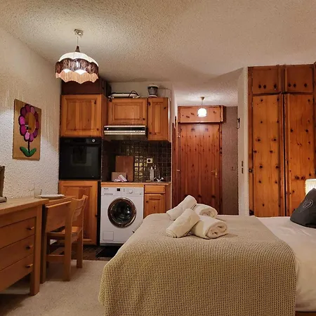 Апартаменти Confortable A 1850 Avec Balcon Et Parking - Fr-1-575-208